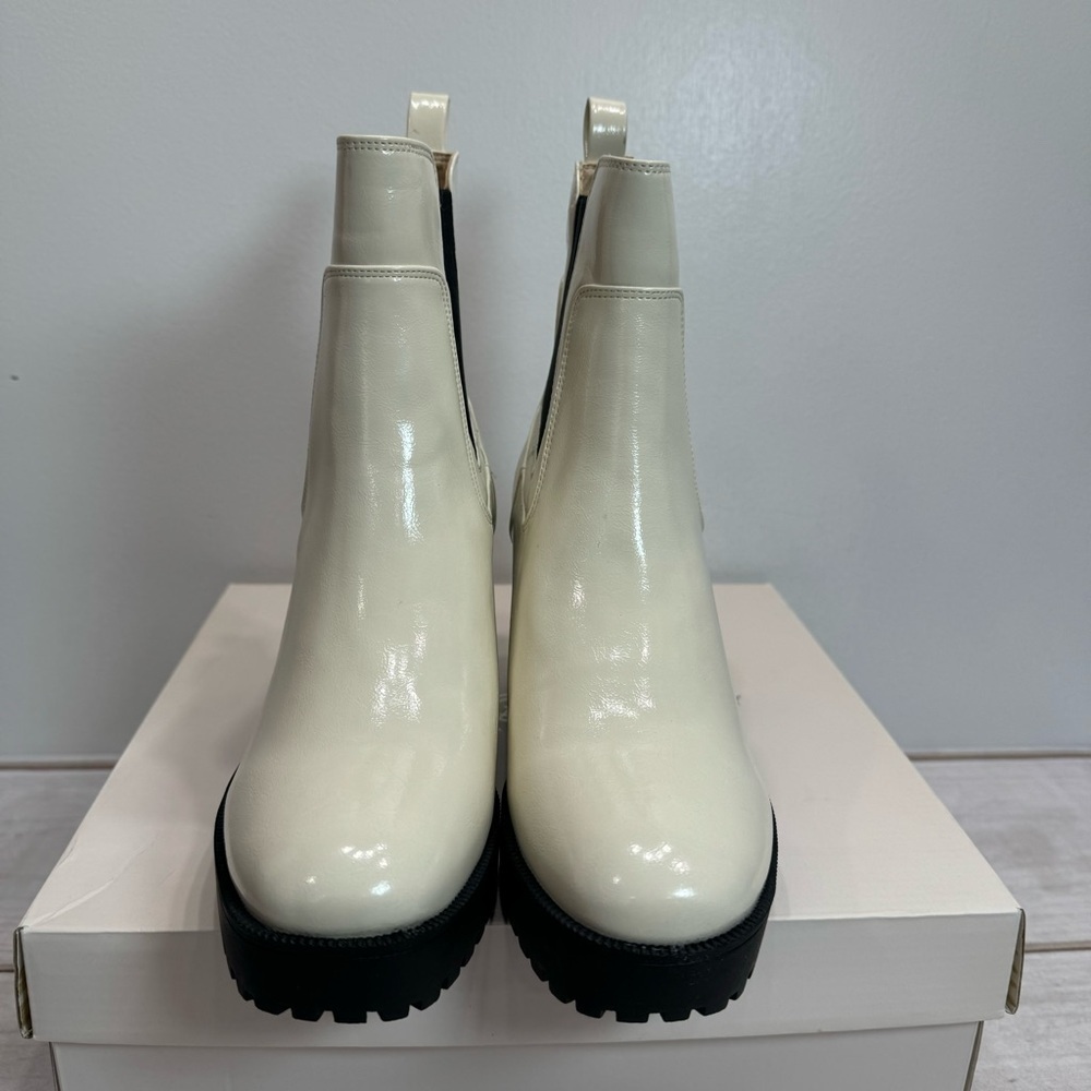 Heeled Platform Chelsea Boots Cream Patent Faux Leather Chinese Laundry Lug Sole - Picture 5 of 11